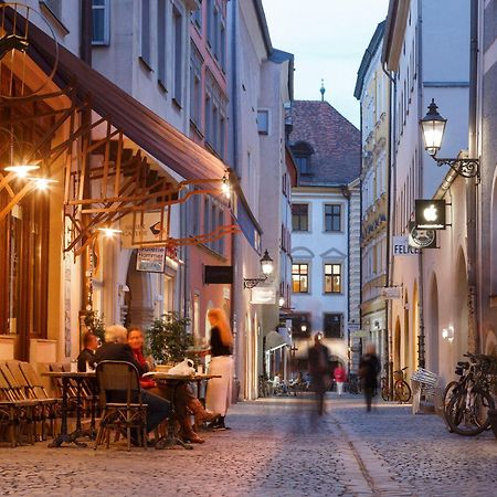 Hotel Orphee - Grosses Haus Regensburg Bagian luar foto