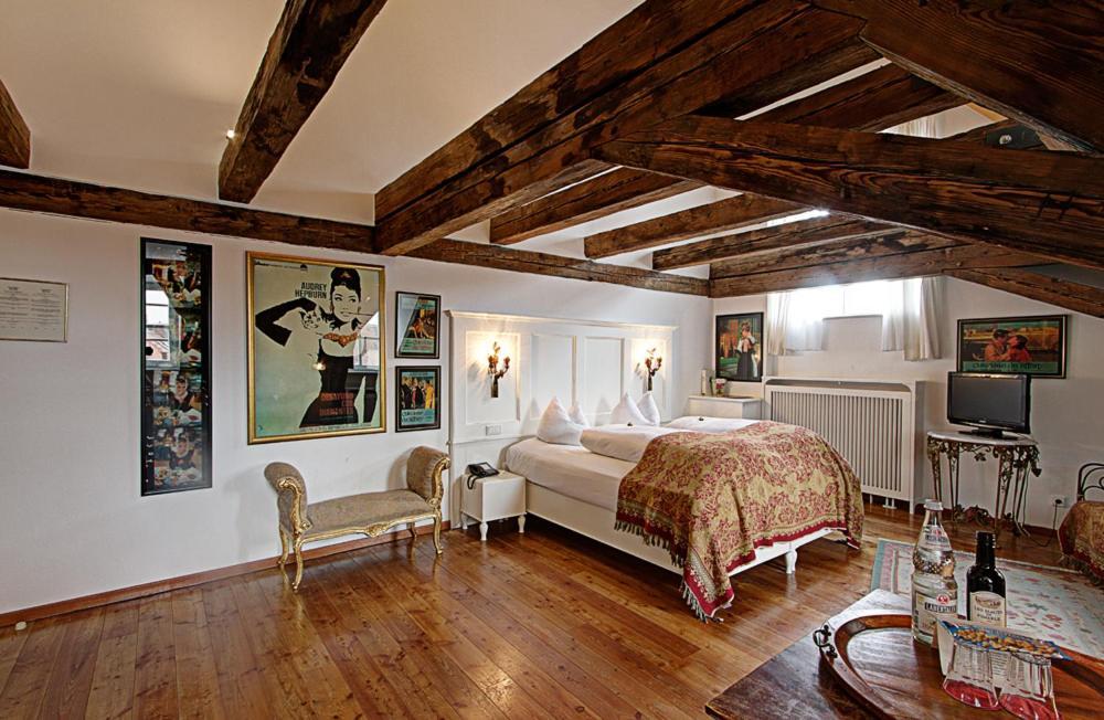 Hotel Orphee - Grosses Haus Regensburg Bagian luar foto