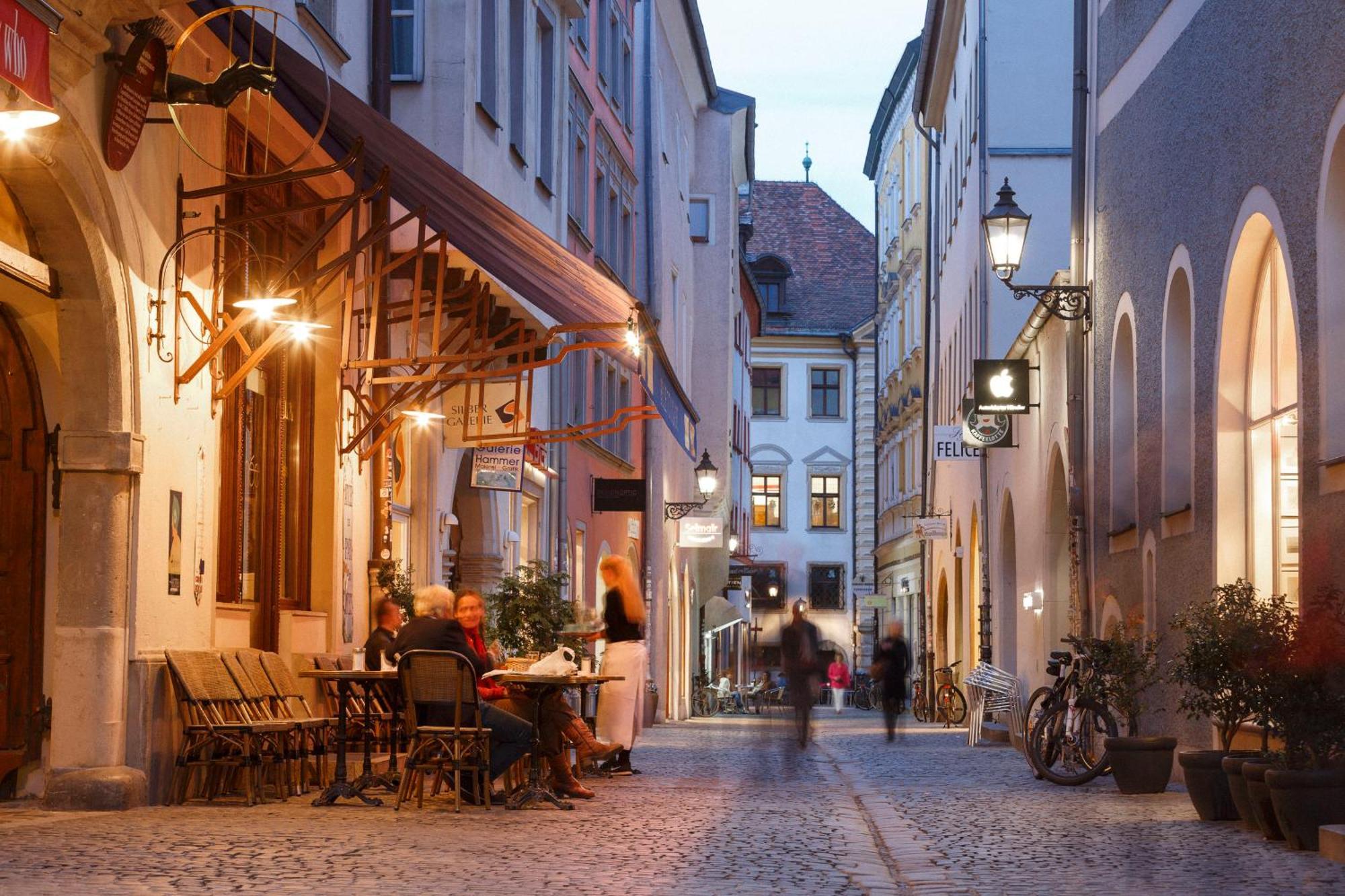 Hotel Orphee - Grosses Haus Regensburg Bagian luar foto