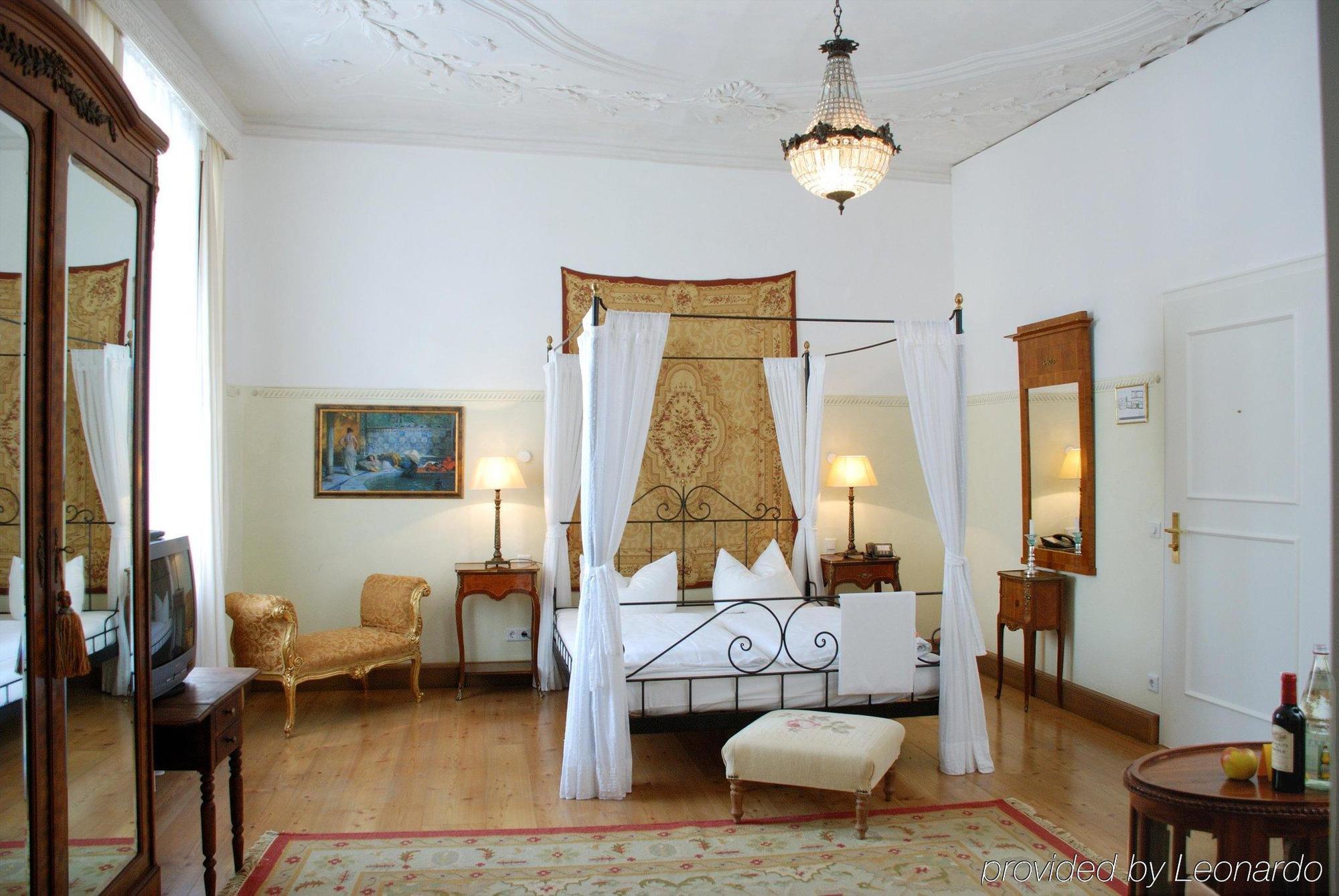 Hotel Orphee - Grosses Haus Regensburg Ruang foto