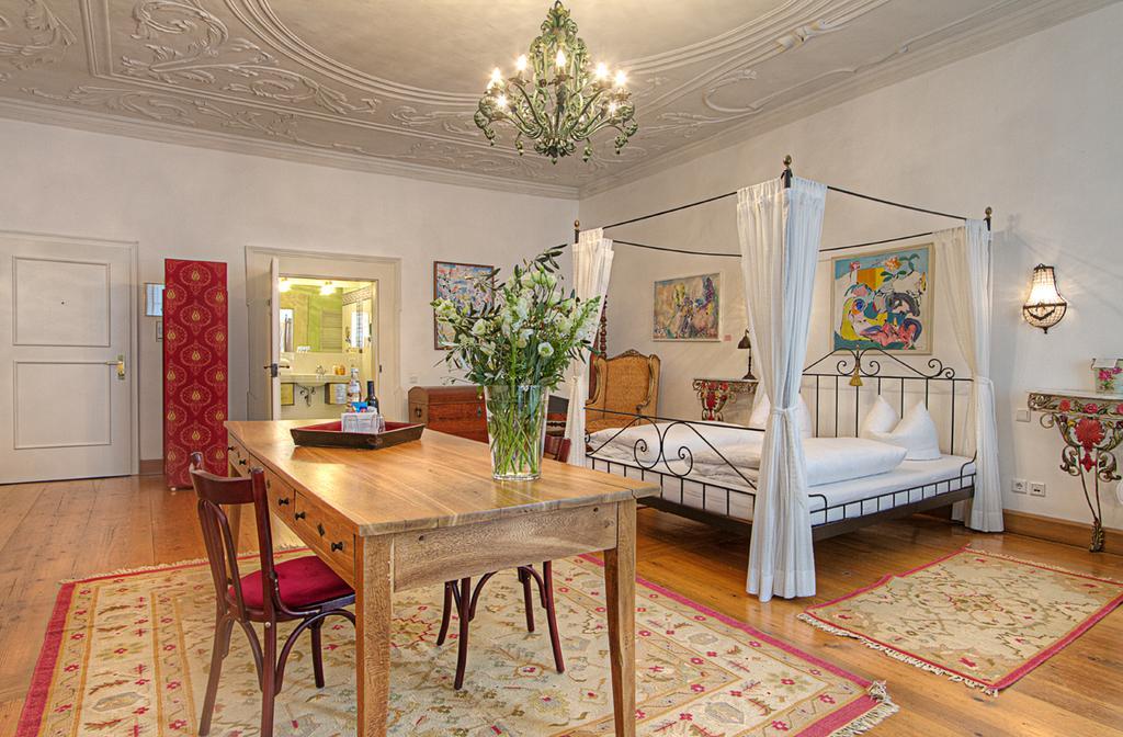 Hotel Orphee - Grosses Haus Regensburg Bagian luar foto