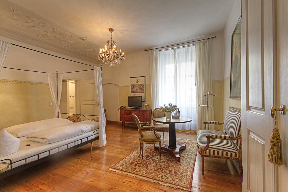Hotel Orphee - Grosses Haus Regensburg Bagian luar foto