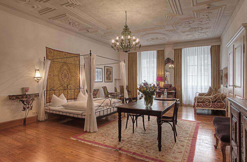 Hotel Orphee - Grosses Haus Regensburg Bagian luar foto