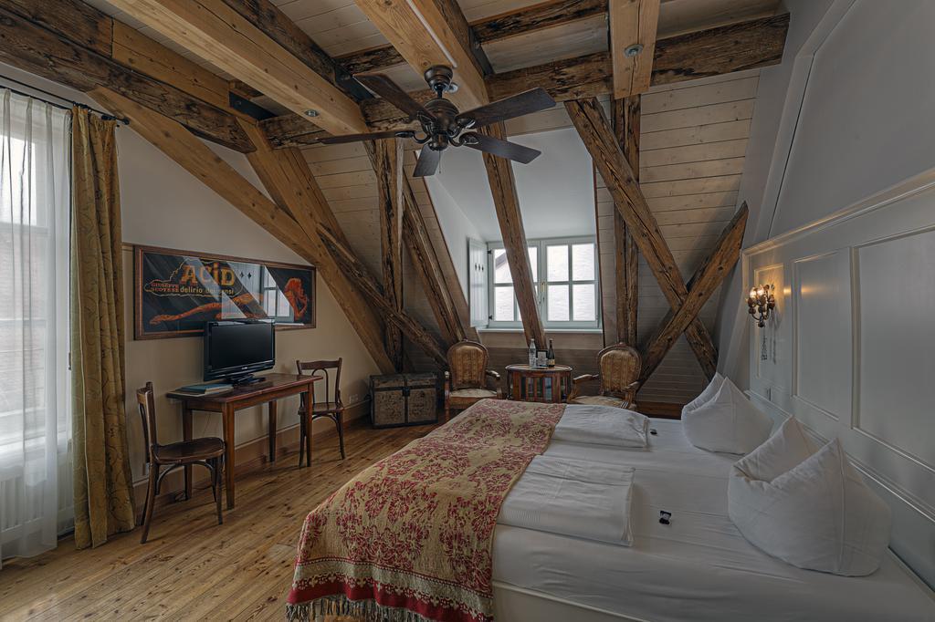 Hotel Orphee - Grosses Haus Regensburg Bagian luar foto