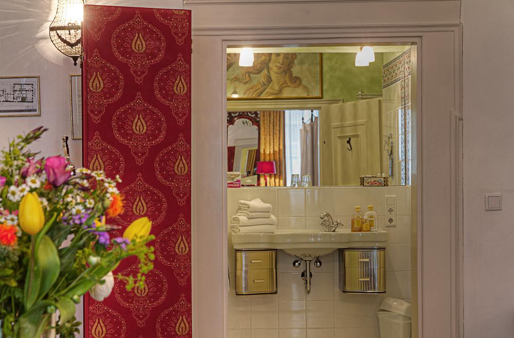 Hotel Orphee - Grosses Haus Regensburg Bagian luar foto