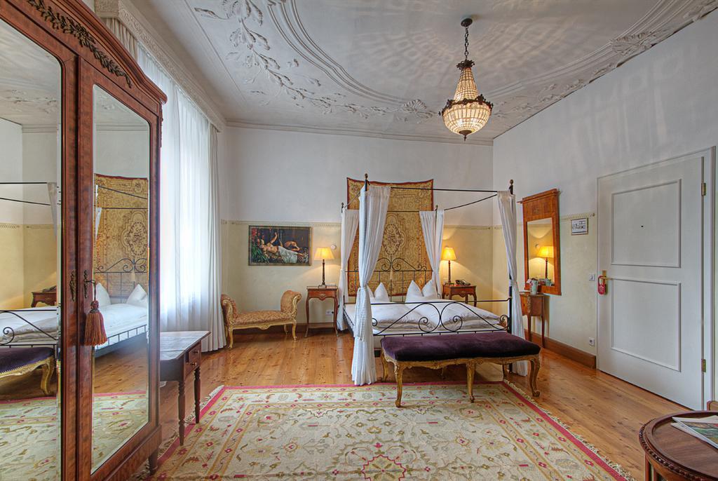 Hotel Orphee - Grosses Haus Regensburg Bagian luar foto