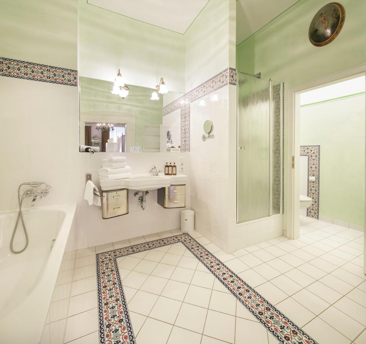 Hotel Orphee - Grosses Haus Regensburg Bagian luar foto