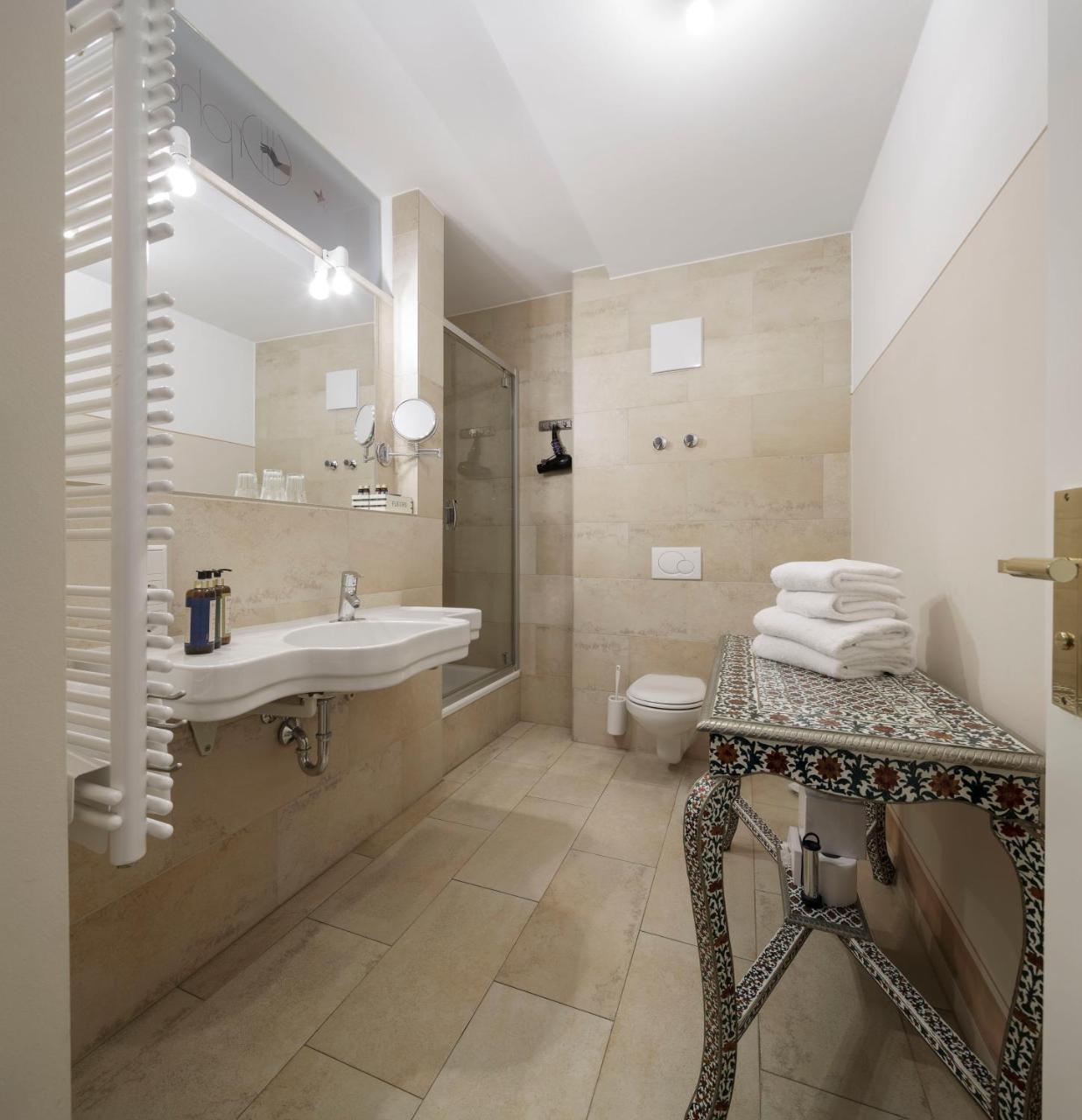 Hotel Orphee - Grosses Haus Regensburg Bagian luar foto