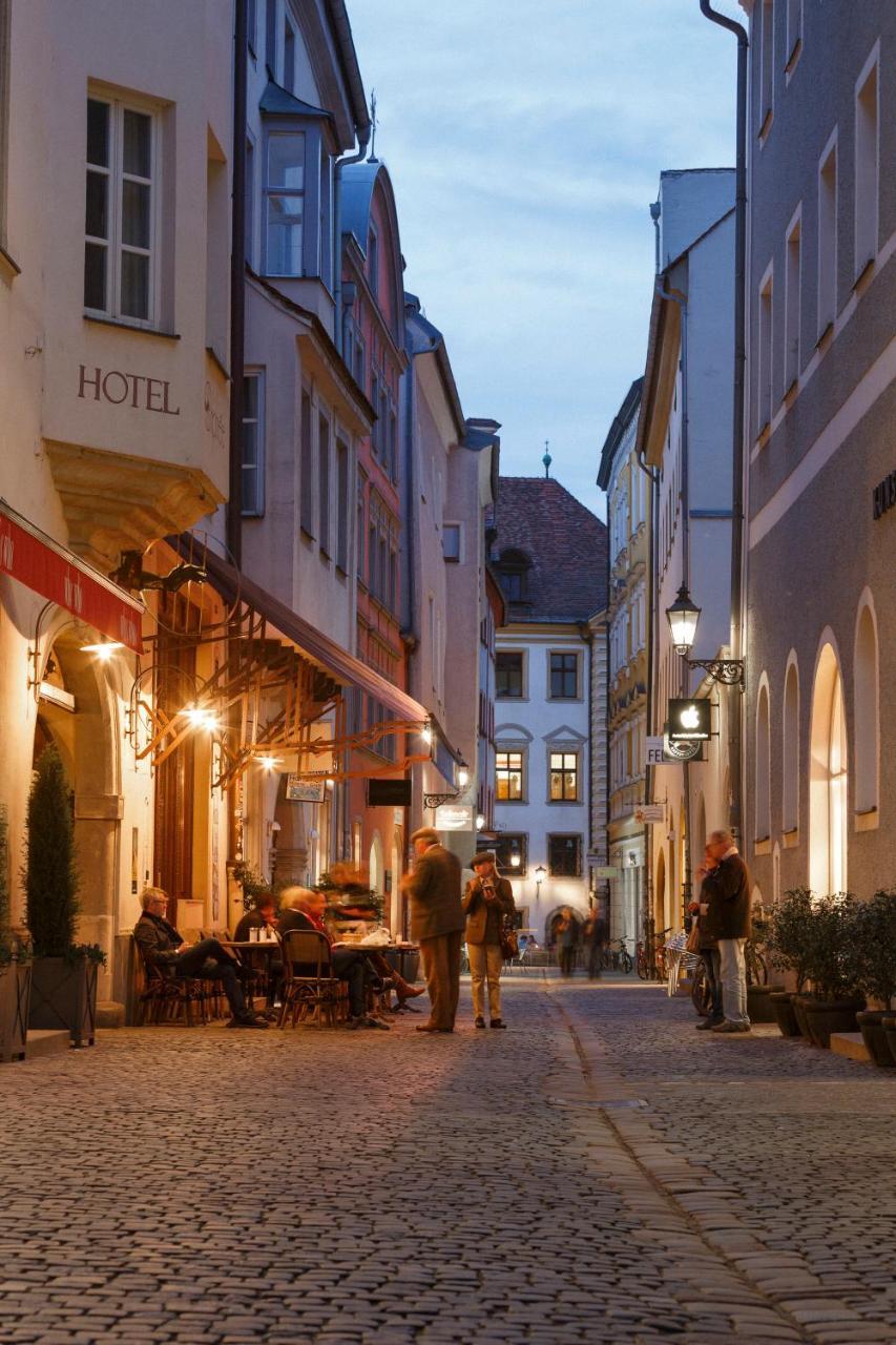 Hotel Orphee - Grosses Haus Regensburg Bagian luar foto